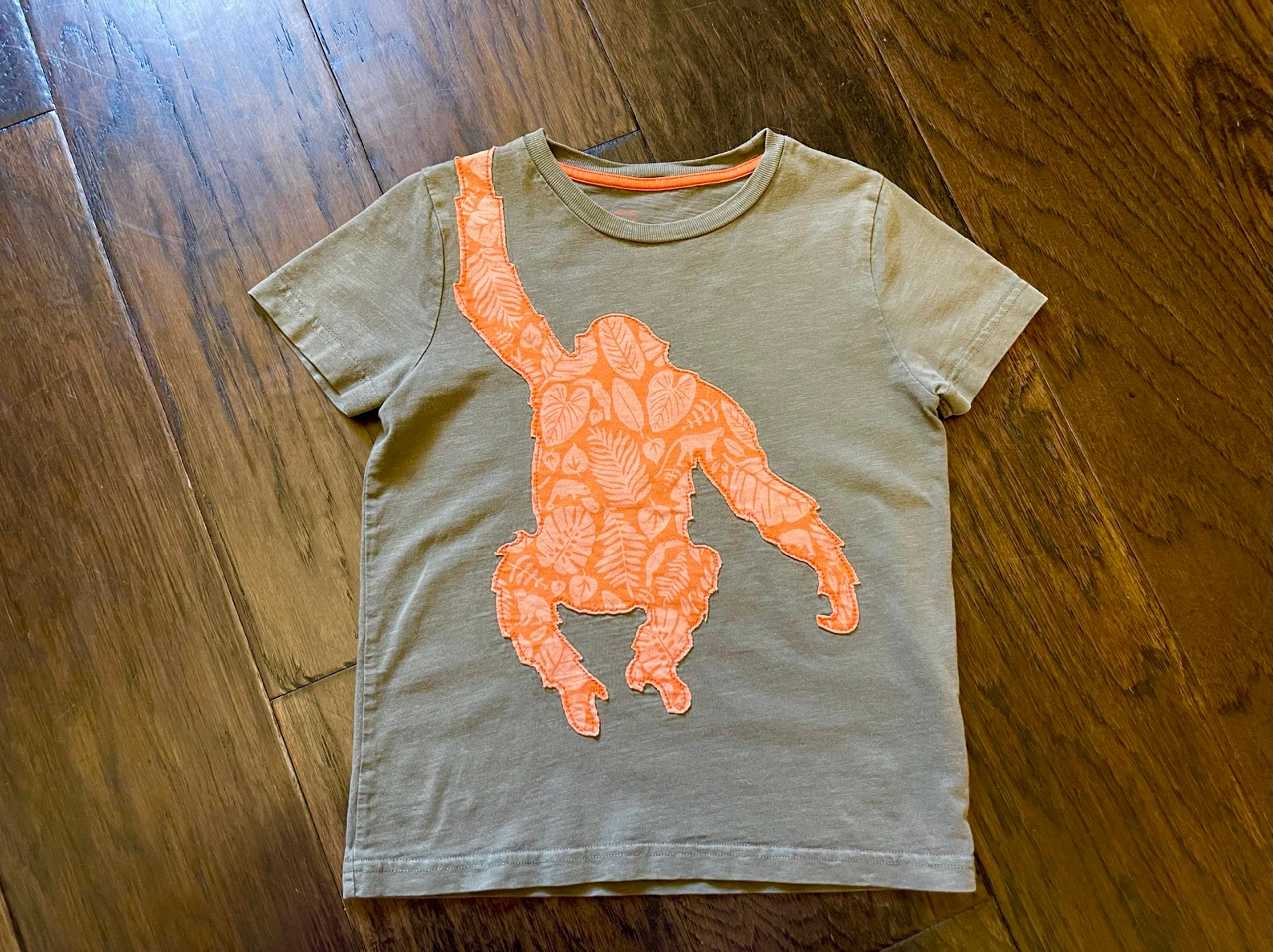 Mini Boden boys tee tshirt size 4-5, EUC