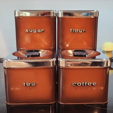 The Queen Line Canisters