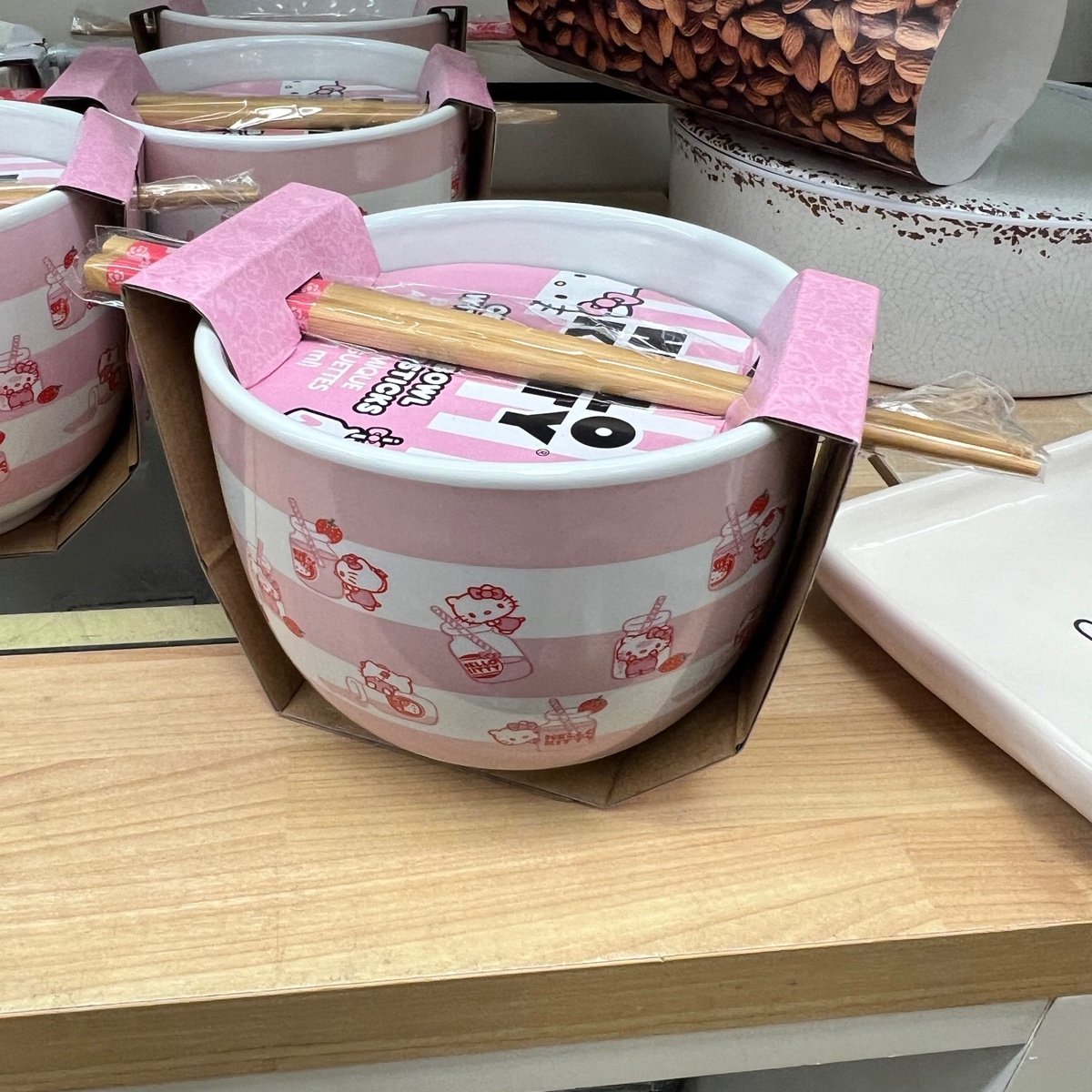 Hello kitty ramen bowl