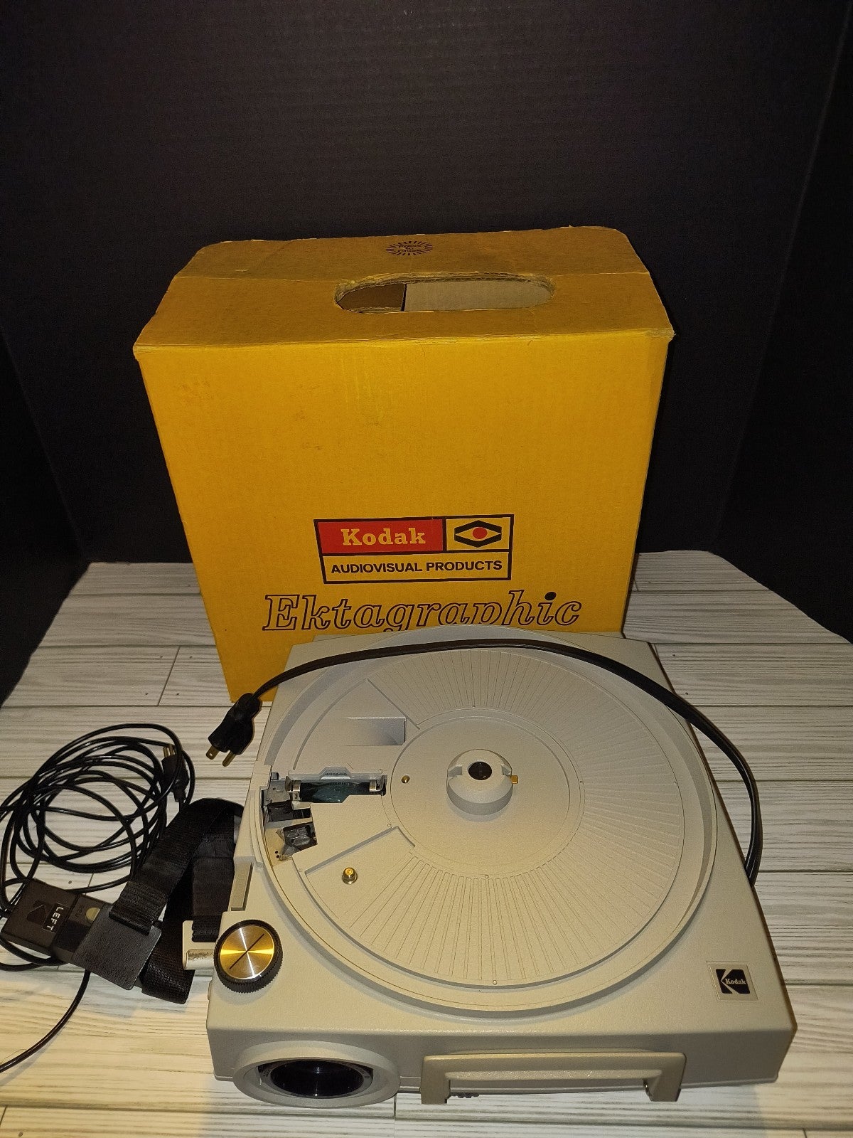 Kodak Ektagraphic Slide Projector Model AF-1 w/ Zoom Lens, Remote & Original Box
