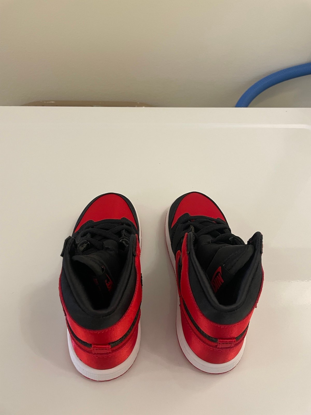 Jordan 1 Retro high oh satin bred