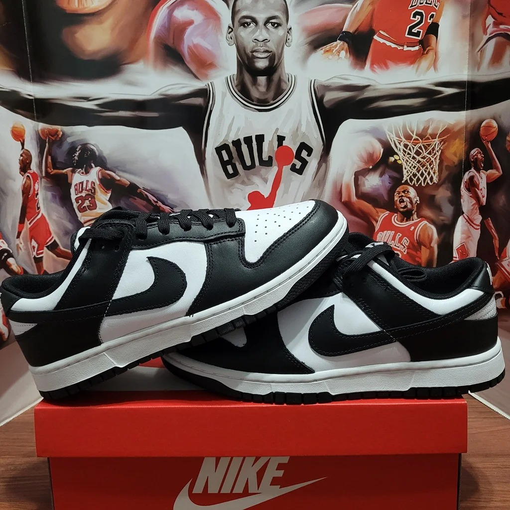 Nike panda dunk low sz 9 women’s