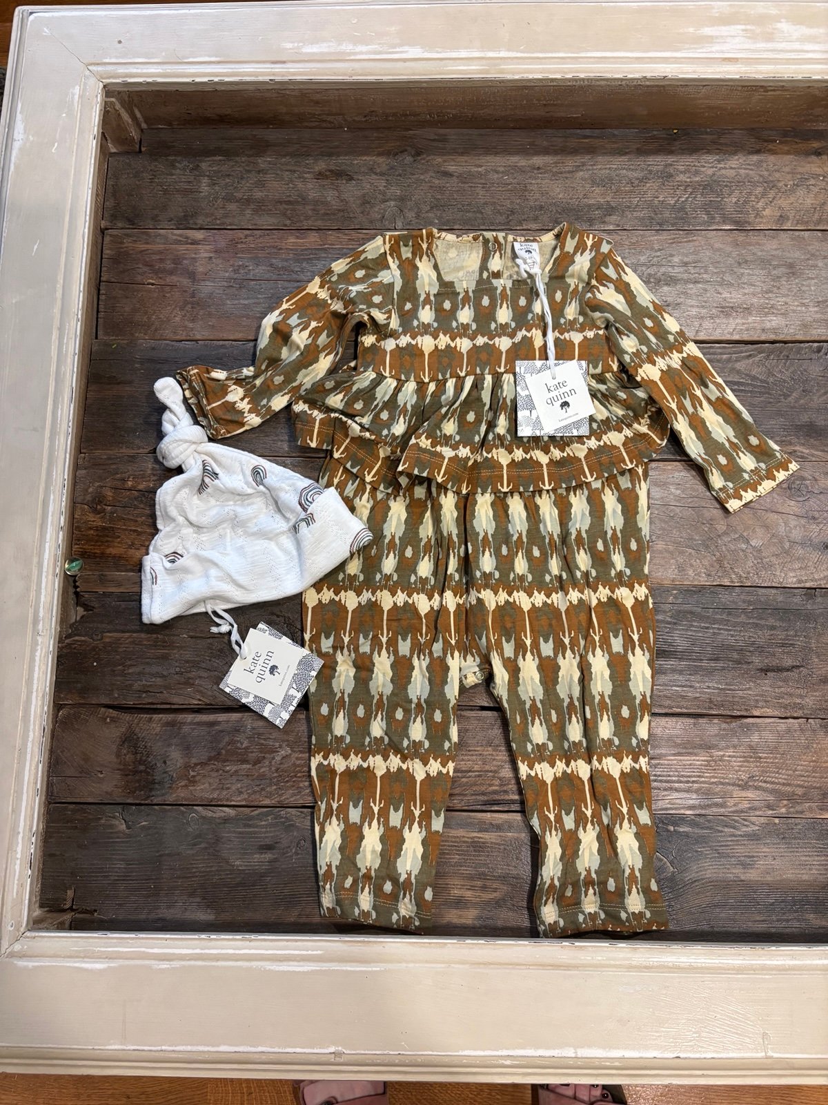 Kate Quinn outfit and hat NWT