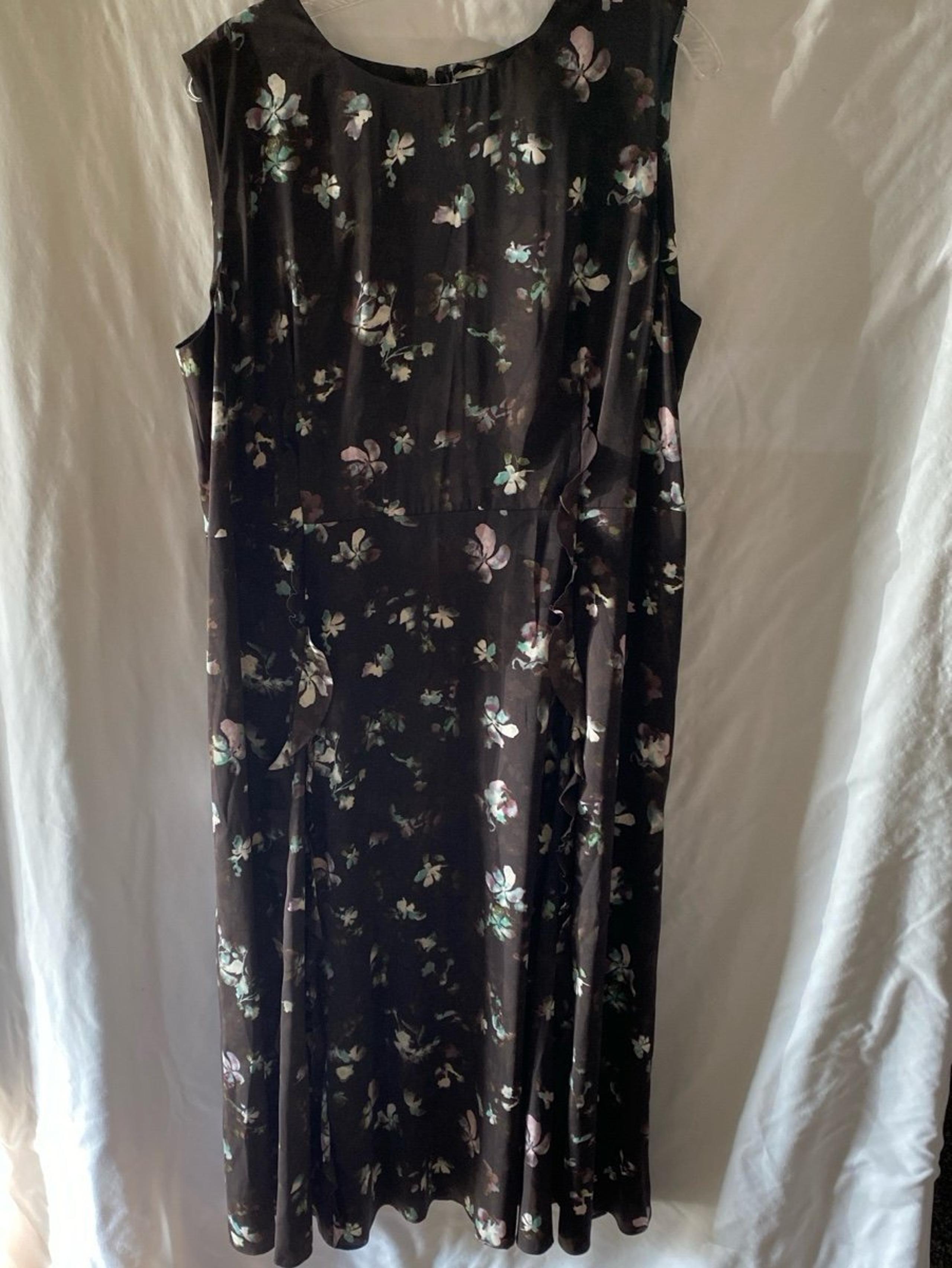 Women’s sleeveless dress by Vera Wang - size XL
