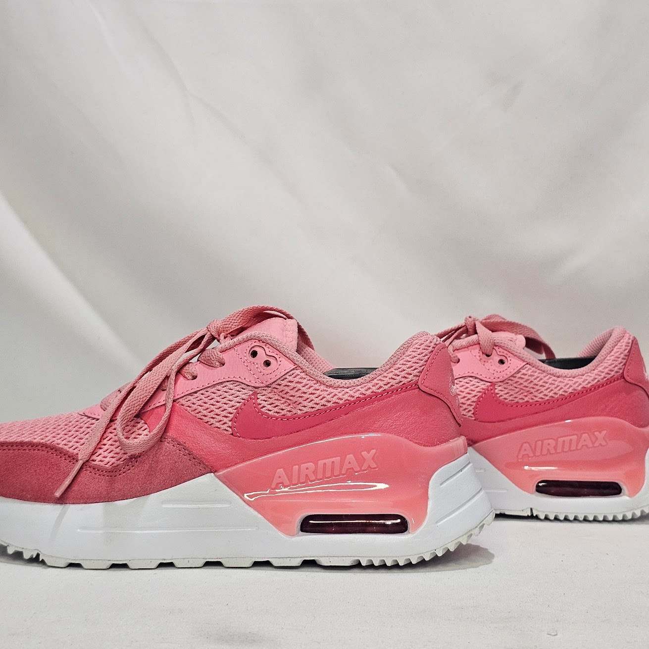 Nike Women's Air Max SYSTM Casual Sneakers Size 7 Coral New