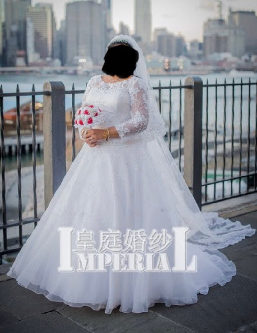 Oleg Cassini Wedding Dress/Cathedral Vei