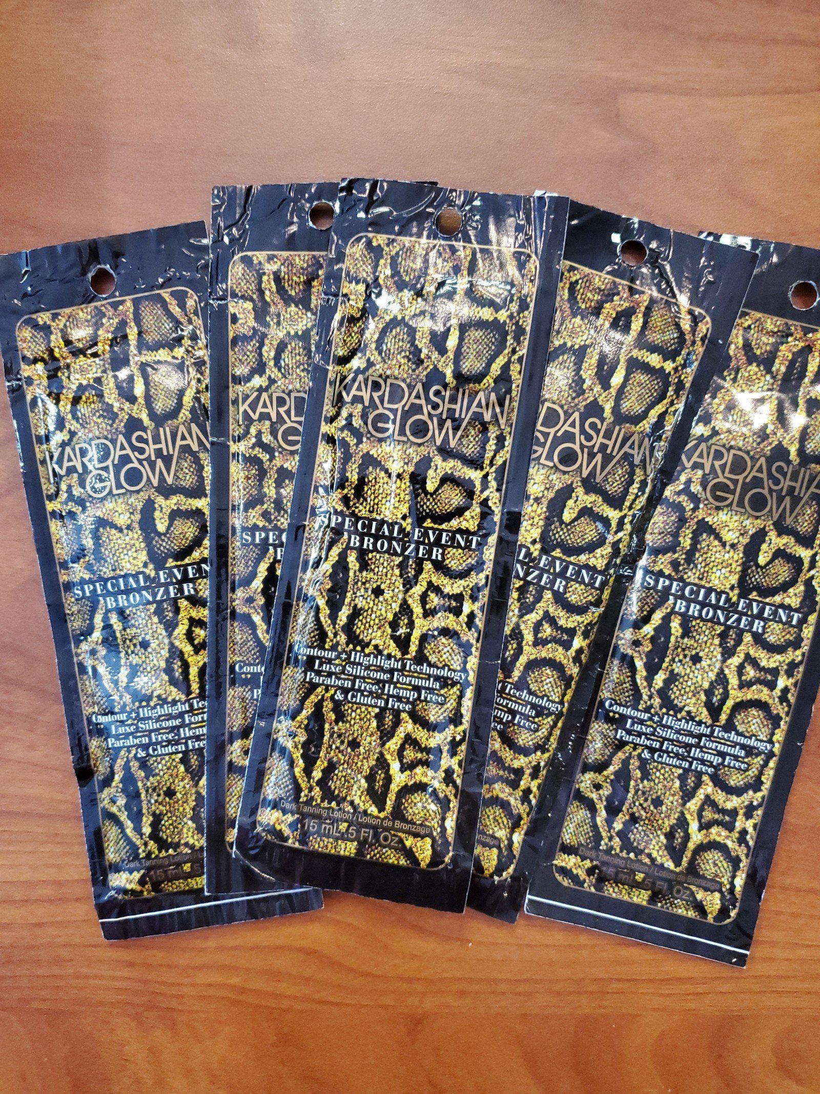 Kardashian Glow Special Event Bronzer 5 packets