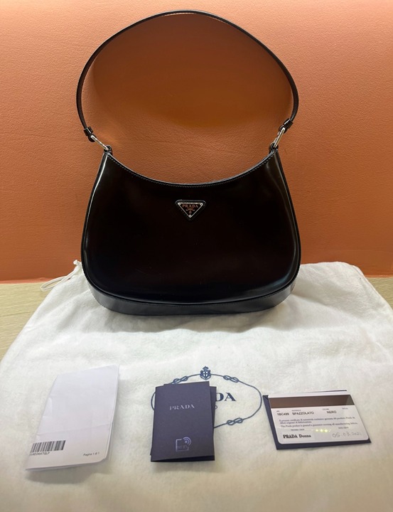 Leather shoulder bag