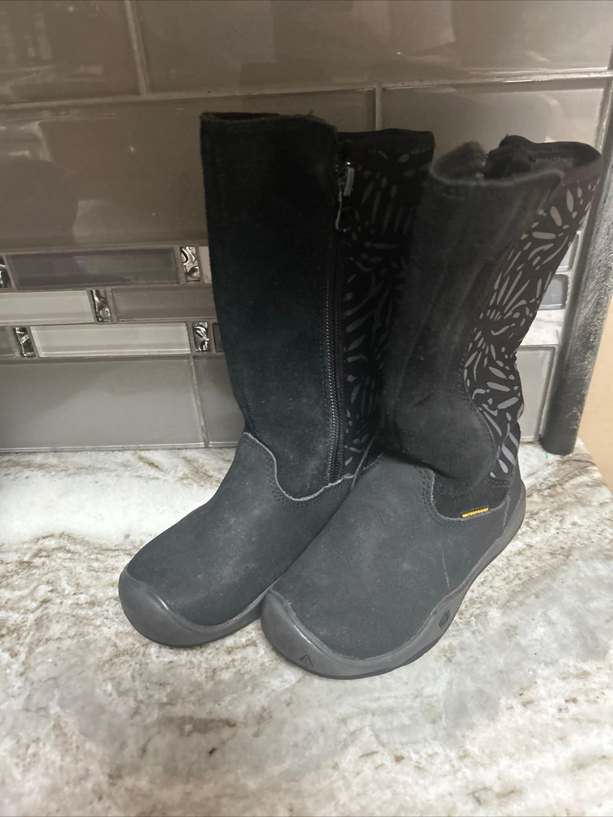 KEEN Little Girls Size 9 Black  Suede Leather Tall Boots Winter  Full Zip.