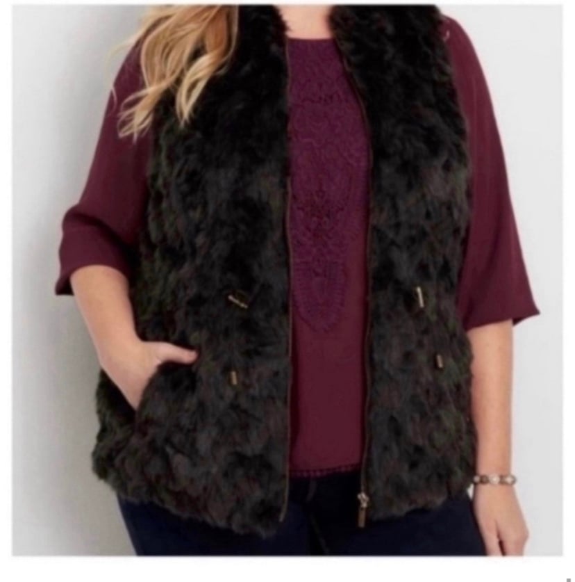 MAURICES BLACK FAUX FUR VEST LARGE