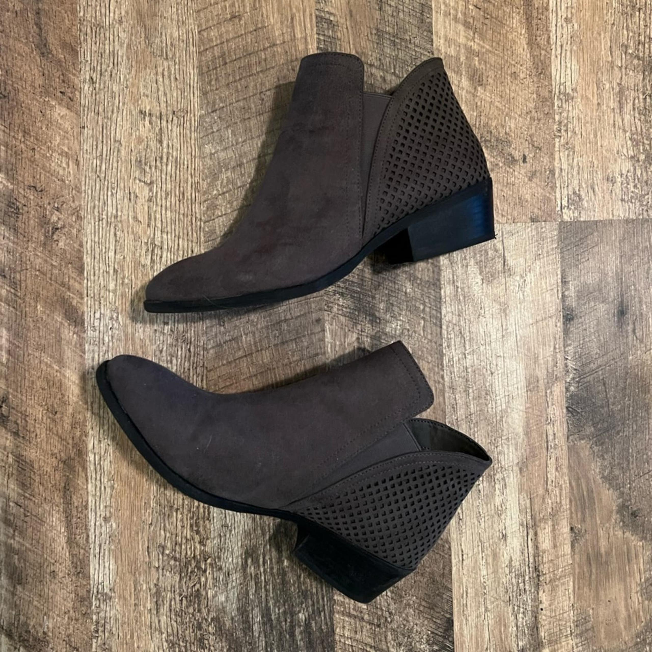 MIA Malina Cutout Pattern Faux Suede Gray Heeled Bootie Size 10