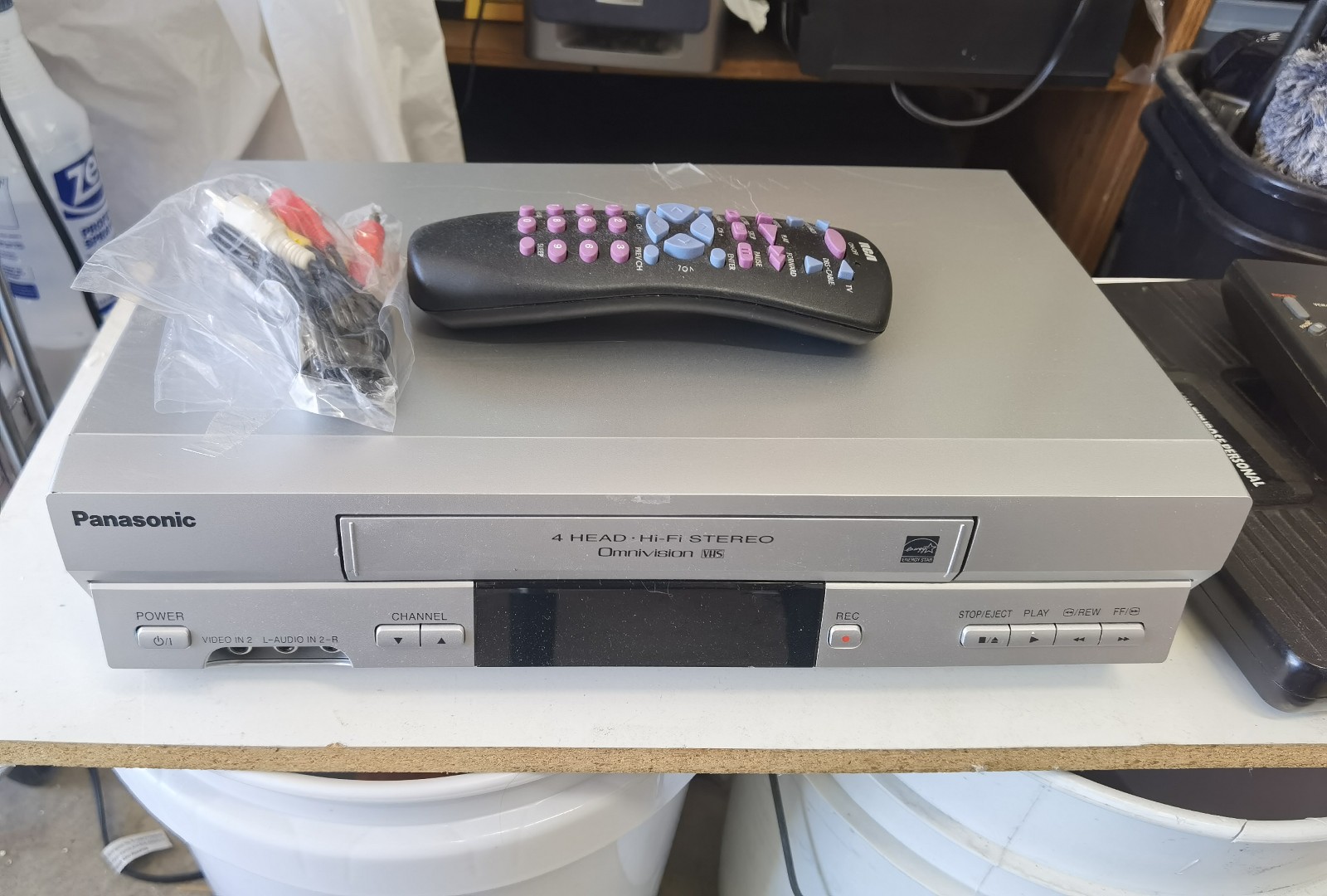 panasonic pv-v4525s vhs hifi player with universal control & av cable