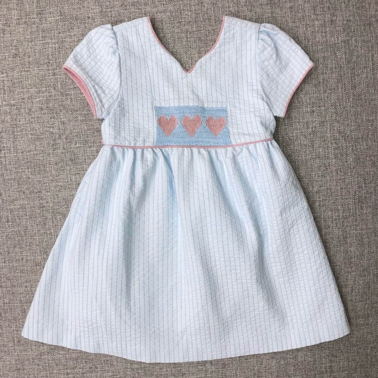 Dondolo 5Y heart smocked dress with velvet piping and heart button EUC
