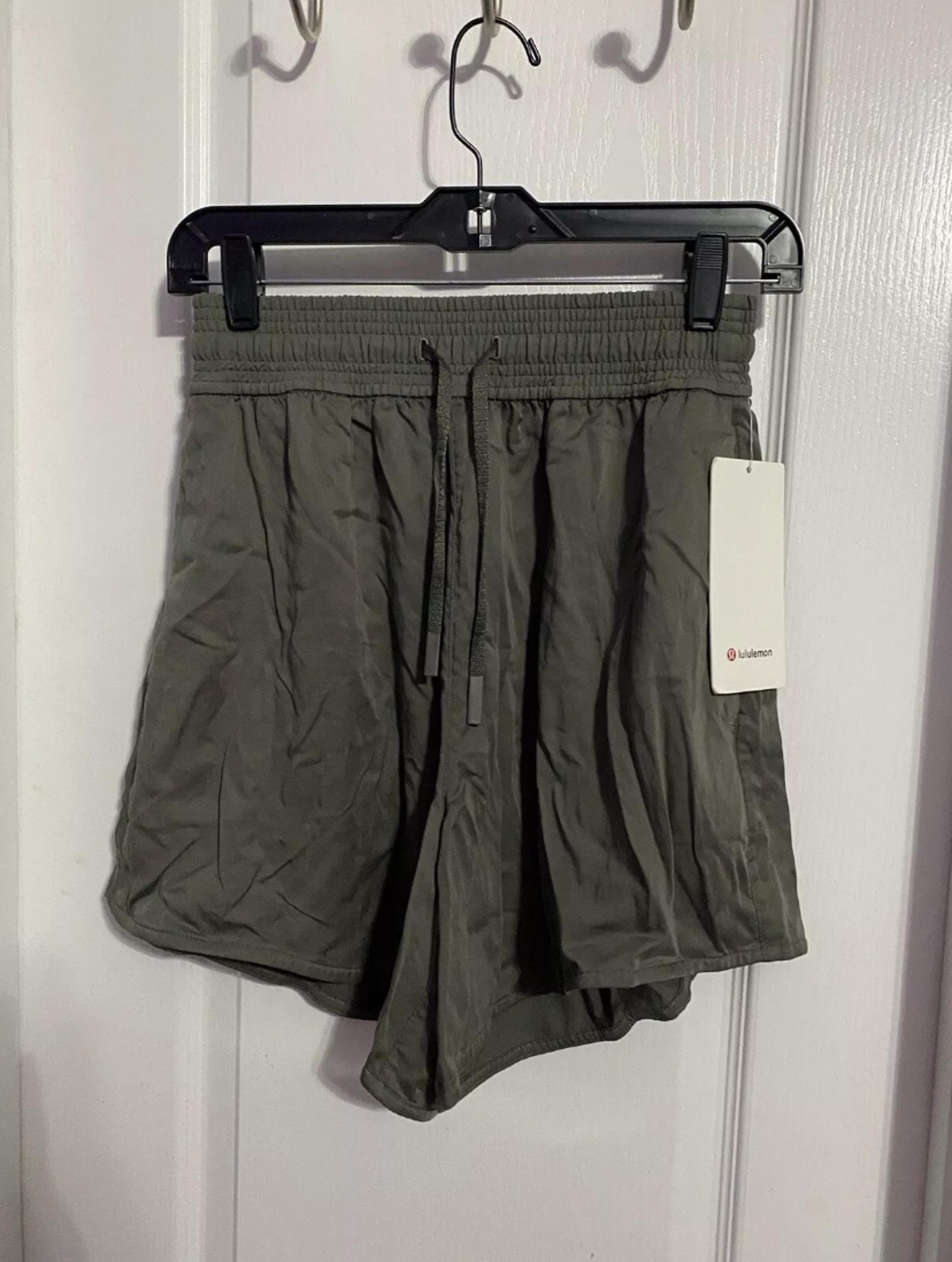 Lululemon Feeling Femme Shorts Women's Size 4 GRSG Olive Sage Green 6” NWT