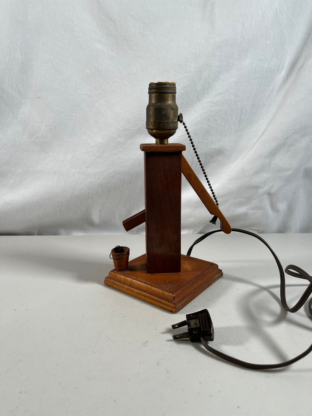 Antique Hand Crafted Wood Water Well Lamp W/Lever & Pull Chain Table Lamp #217