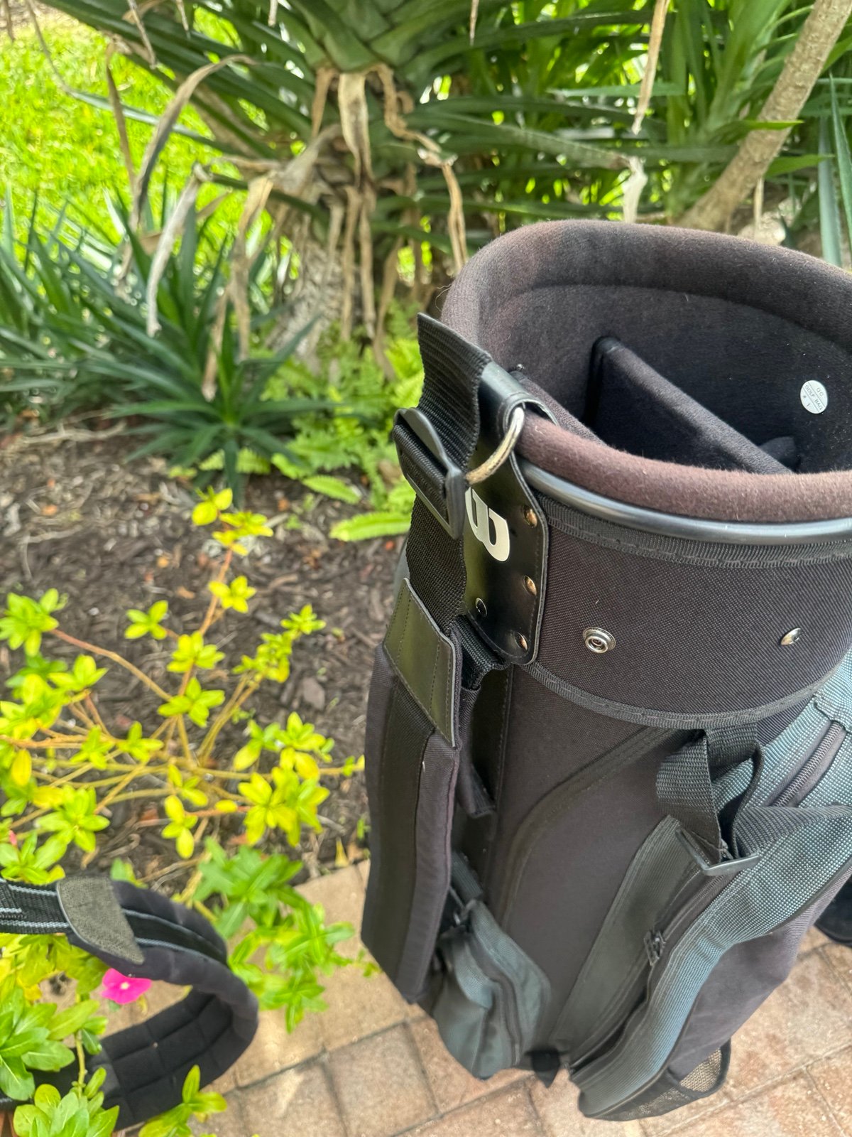 Wilson golf cart bag With club dividers and shoulder strap