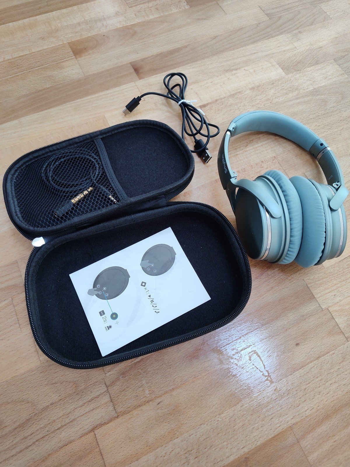 Noise cancelling wireless Bluetooth Headphones
