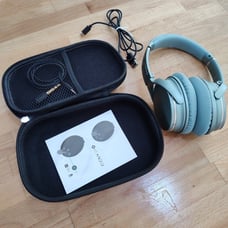Noise cancelling wireless Bluetooth Headphones