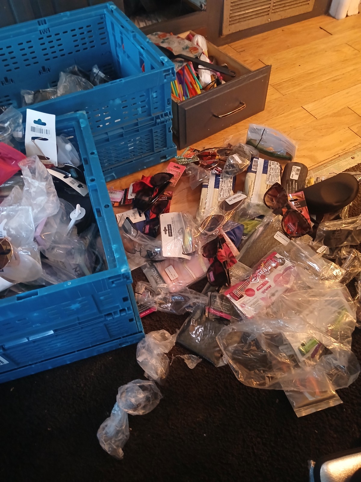 Lot of 60 pairs of assortment foster grant readers and sunglasses.