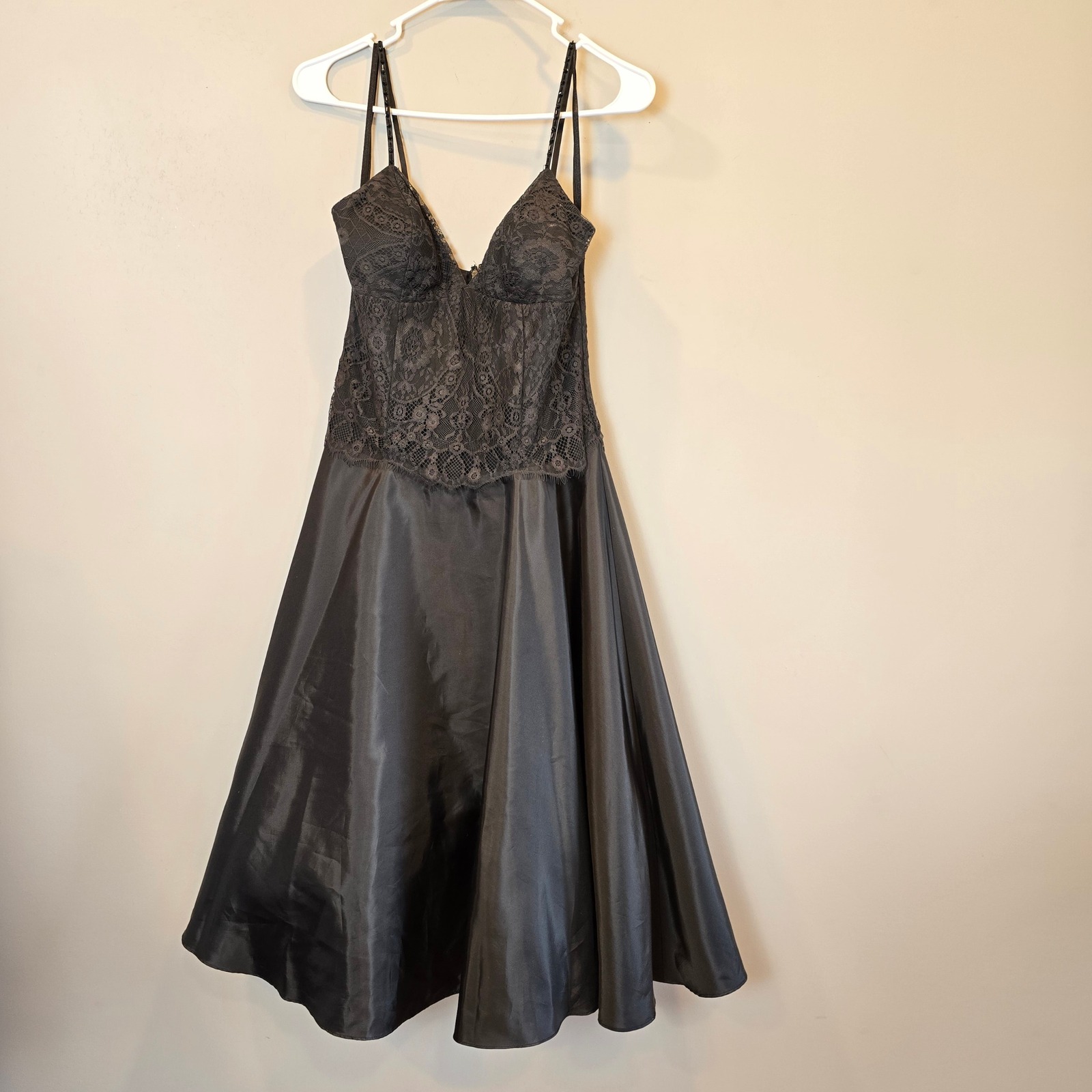 BCBG Paris Dress Lace Fit Flare Cocktail Formal Womens 4 Black Lace