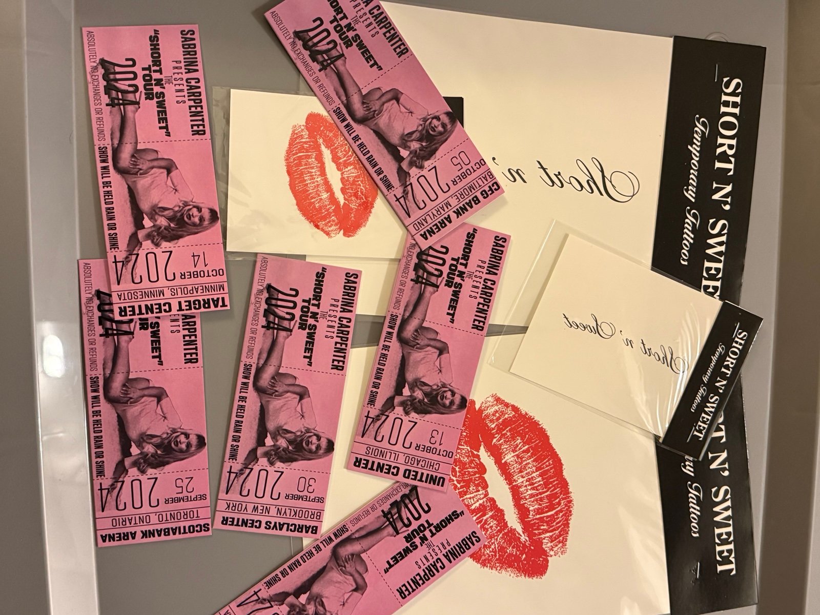Sabrina carpenter - Tour ticket and temporary tattoo