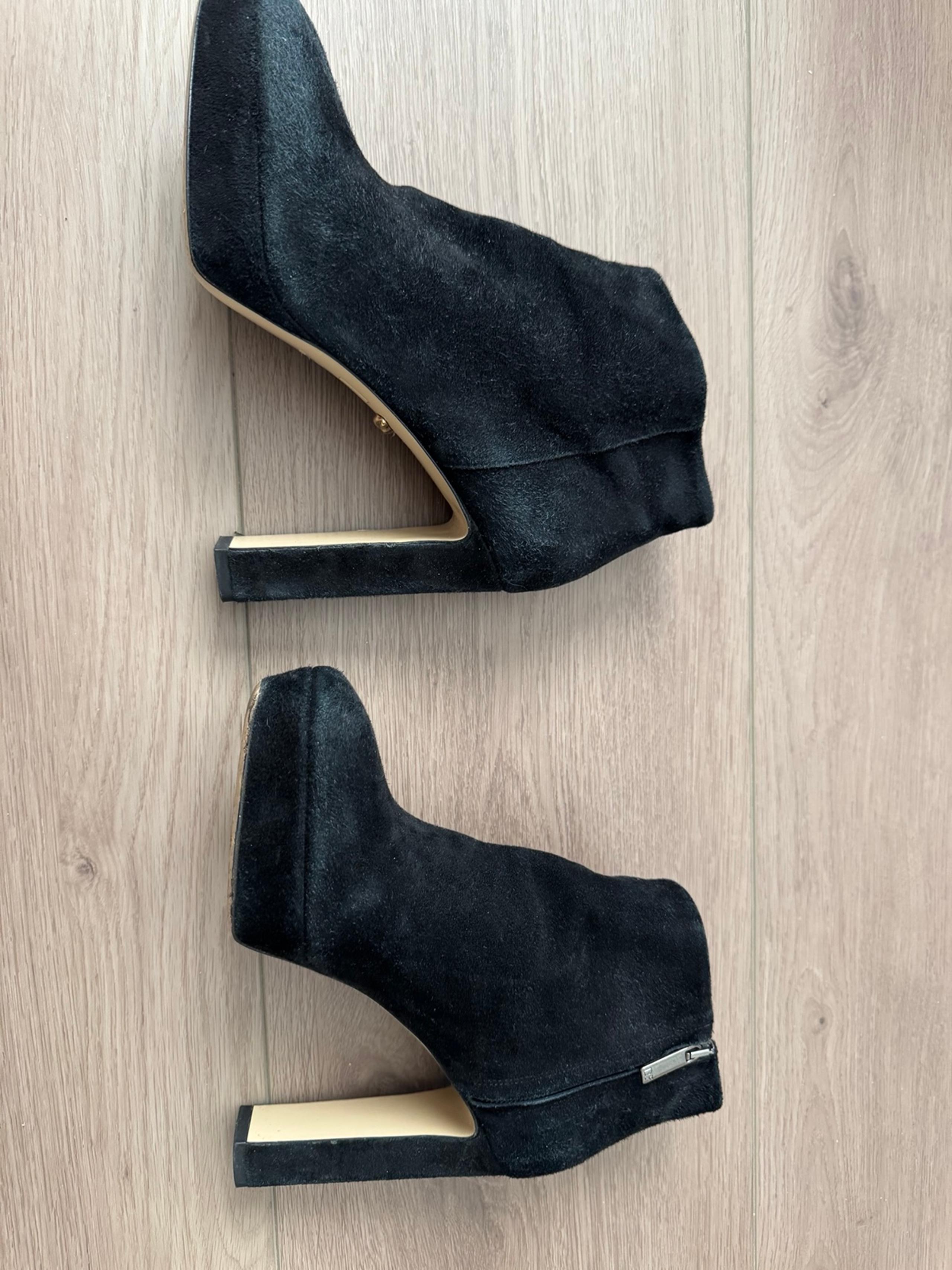 DVf leather booties