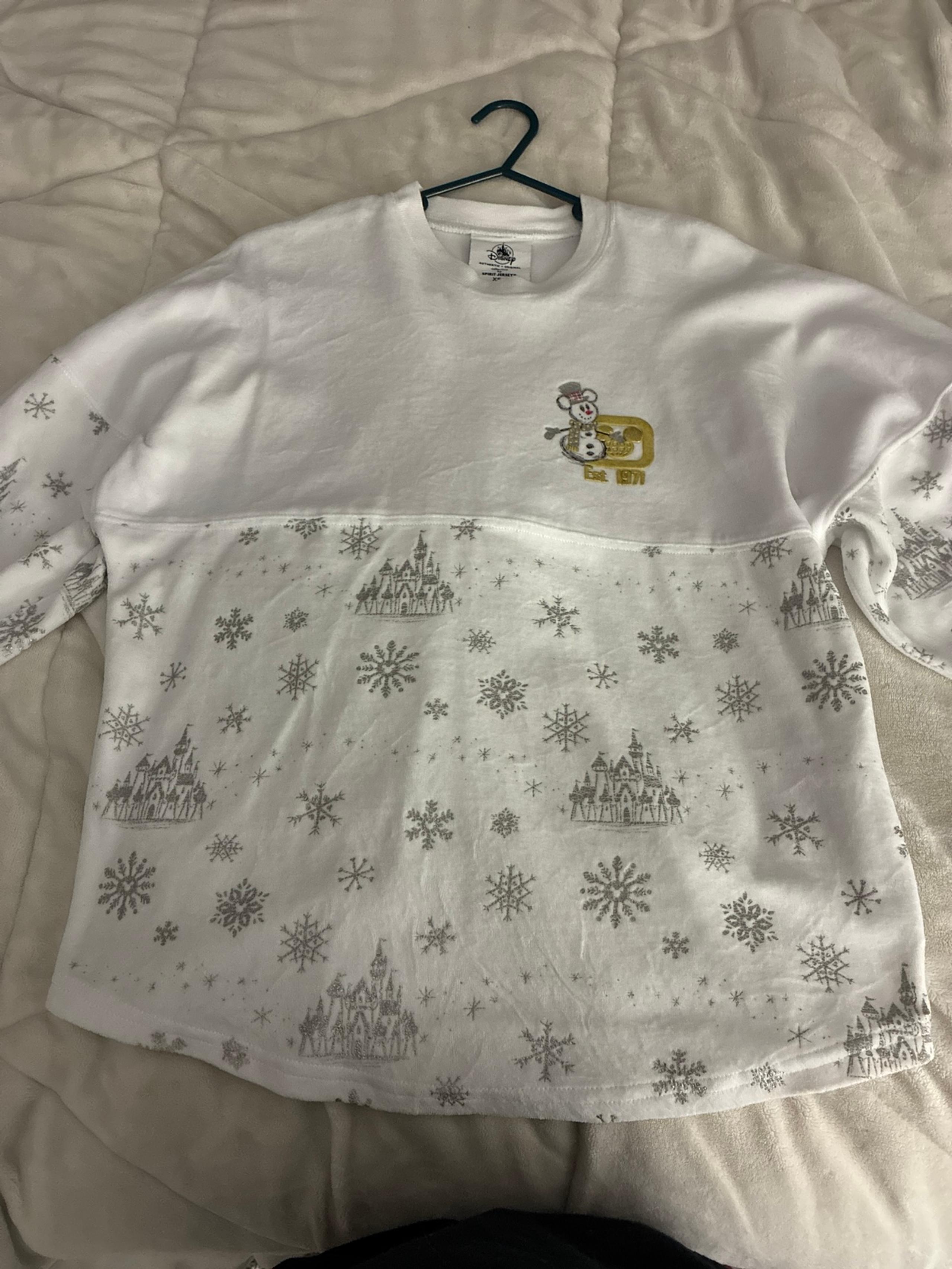 Disney Spirit Jersey Velour Sweater Snowman Mickey Mouse White Silver Snowflakes