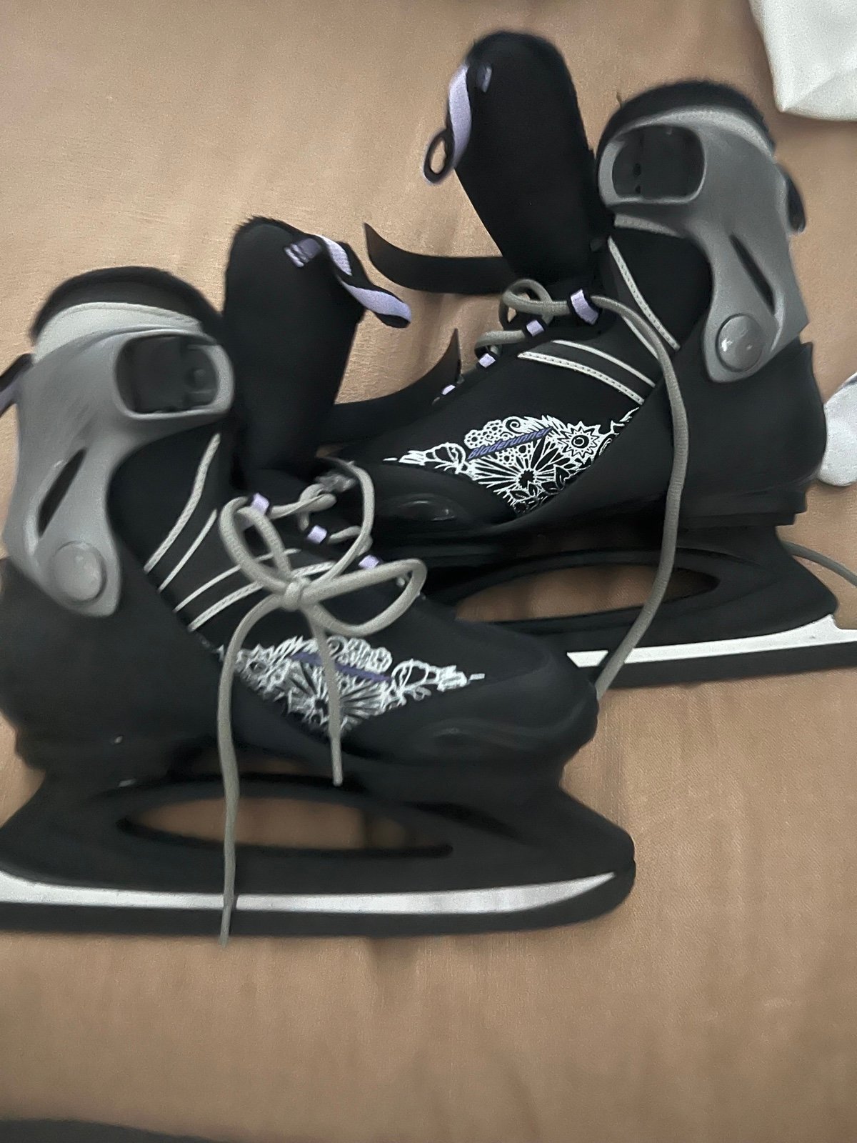 Ice skates size 5W