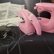 Miniture sewing machine lot.