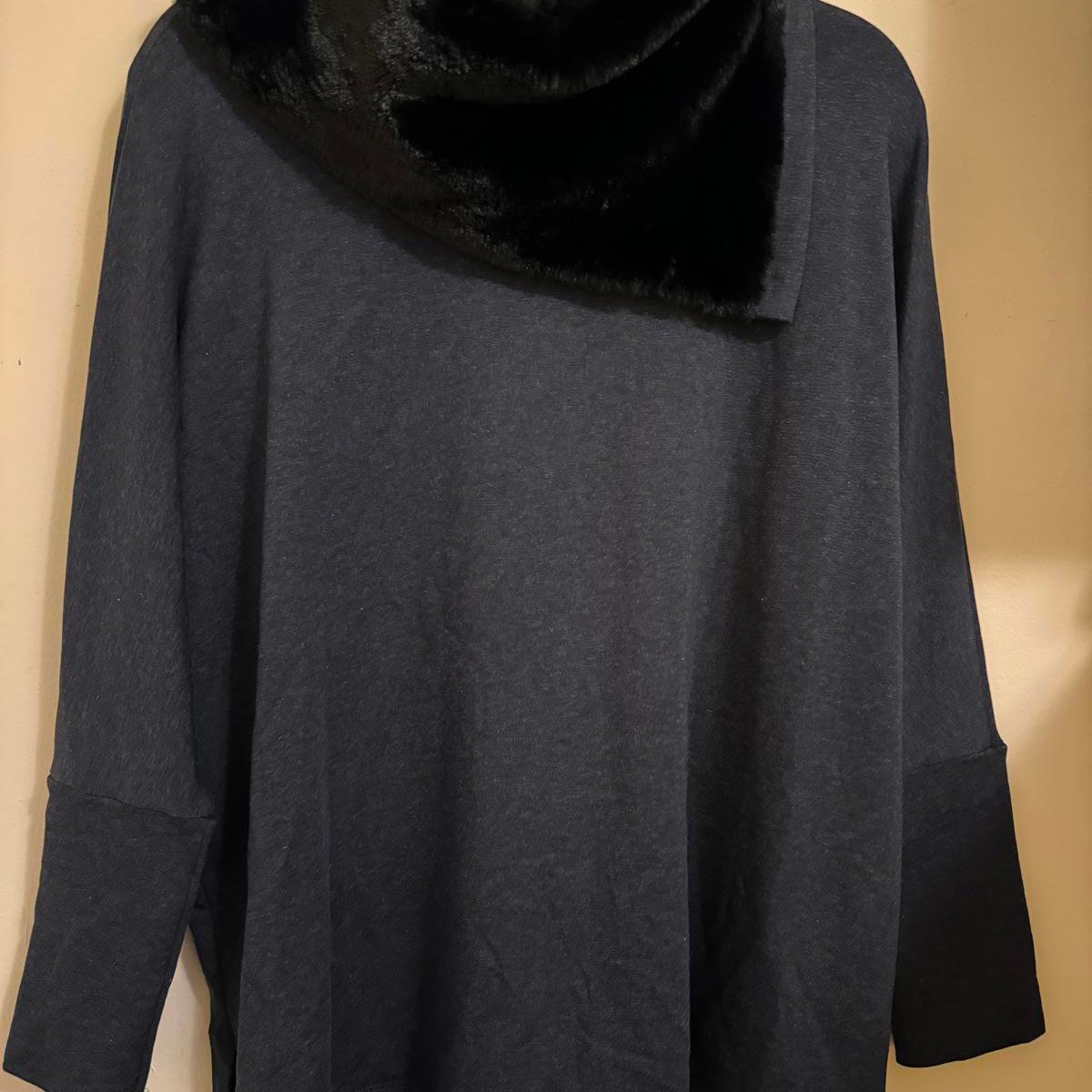 Saks Fifth Avenue oversized Sweater Womens Size Small Faux Fur Collar Knit