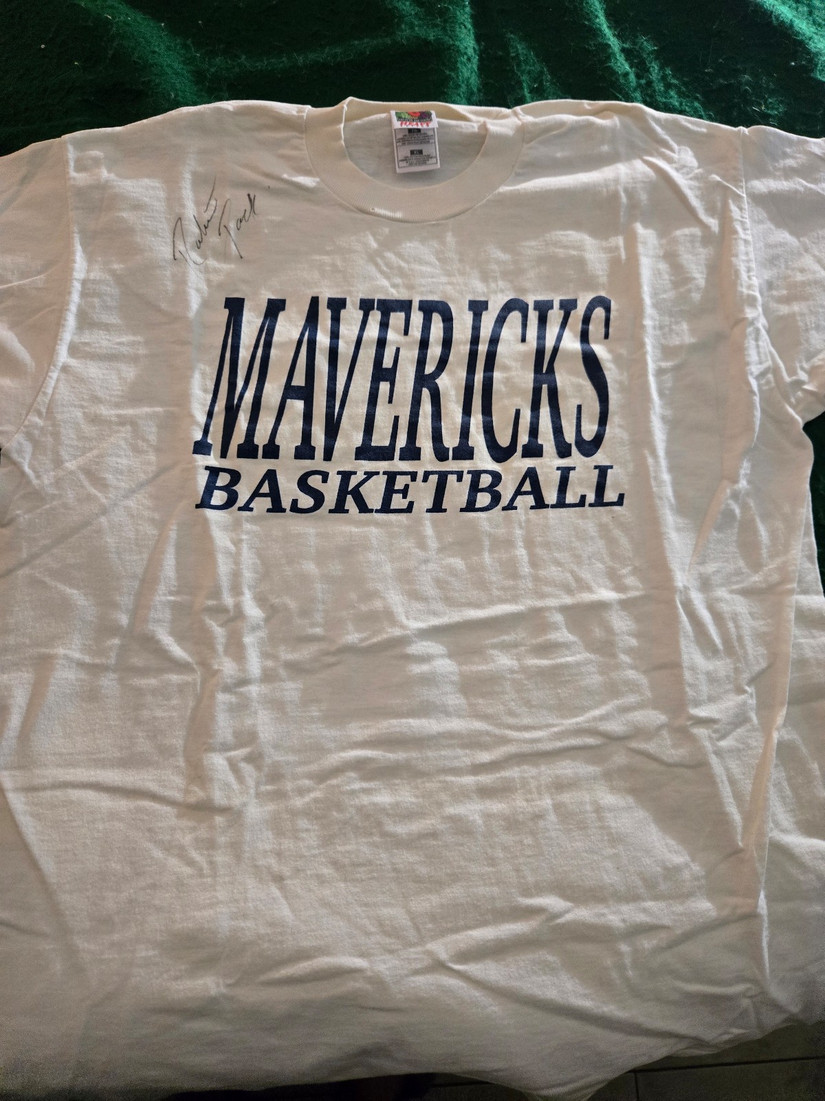 Dallas Mavericks Robert Pack Autograph tshirt