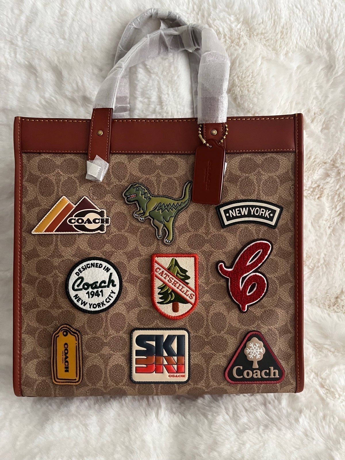 Coach ◆ C6846 Field Tote in Signature Canvas with Patches COACH® Outlet | Field Tote In Signature Canvas With Patches