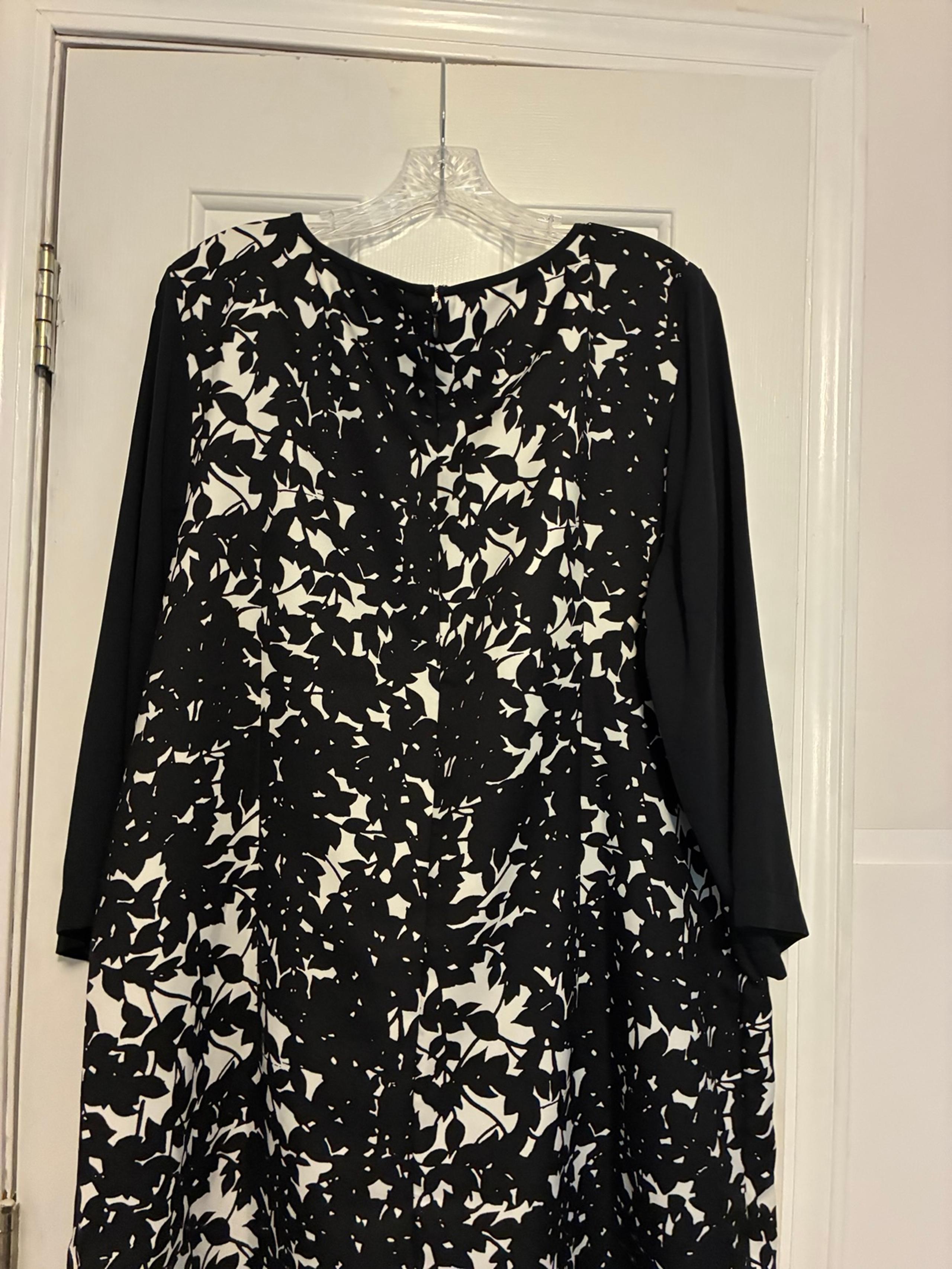gap black and white dress, size 18,zips in the back, 3/4 length sleeves