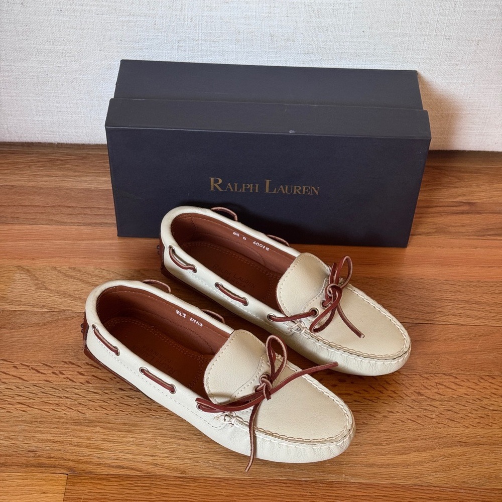 Ralph Lauren Vintage Loafers Women's 8 1/2 B Cream Ivory Leather Loafers.