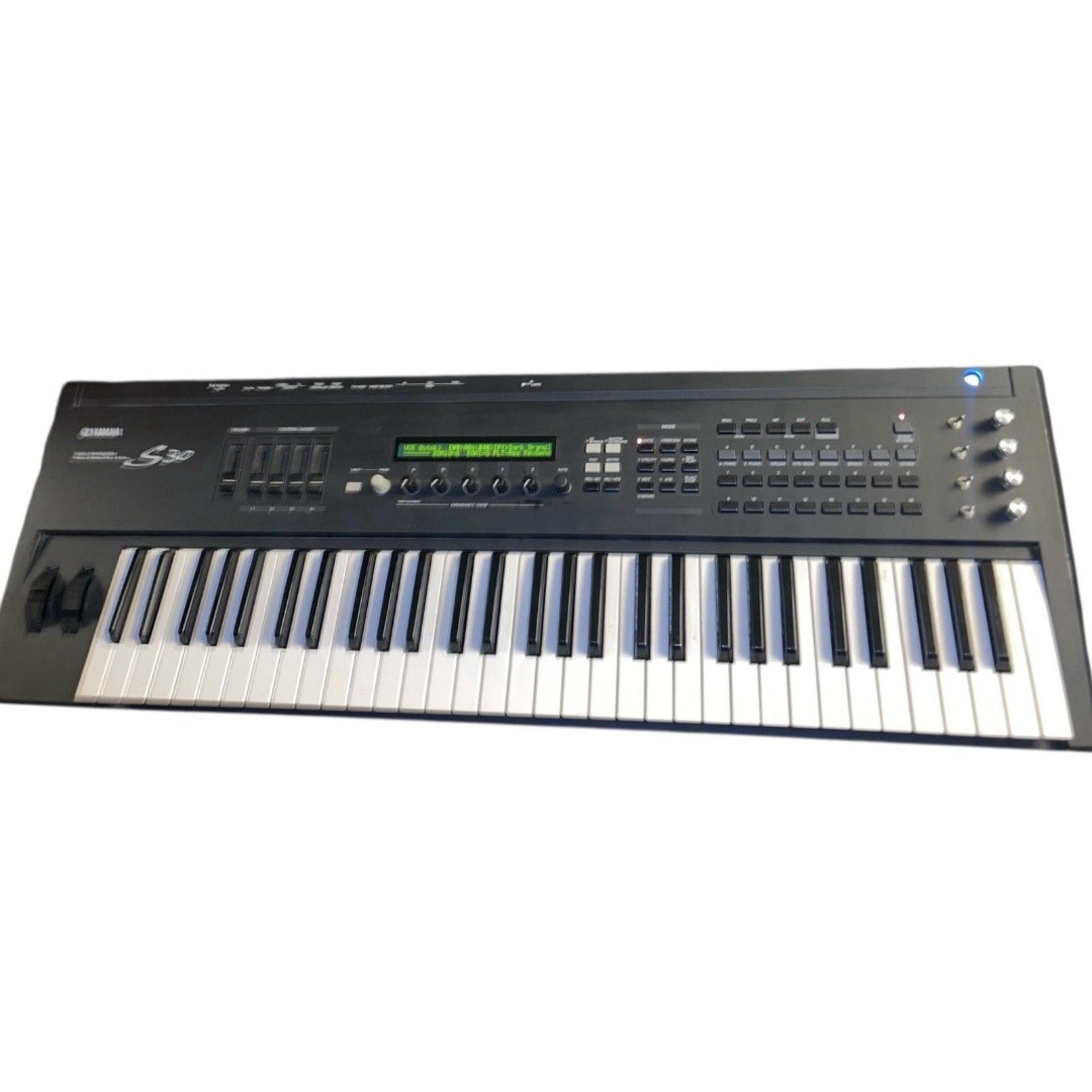 Yamaha S30 Professional Keyboard Music Synthesizer 61 keyboard 1 Key Broken