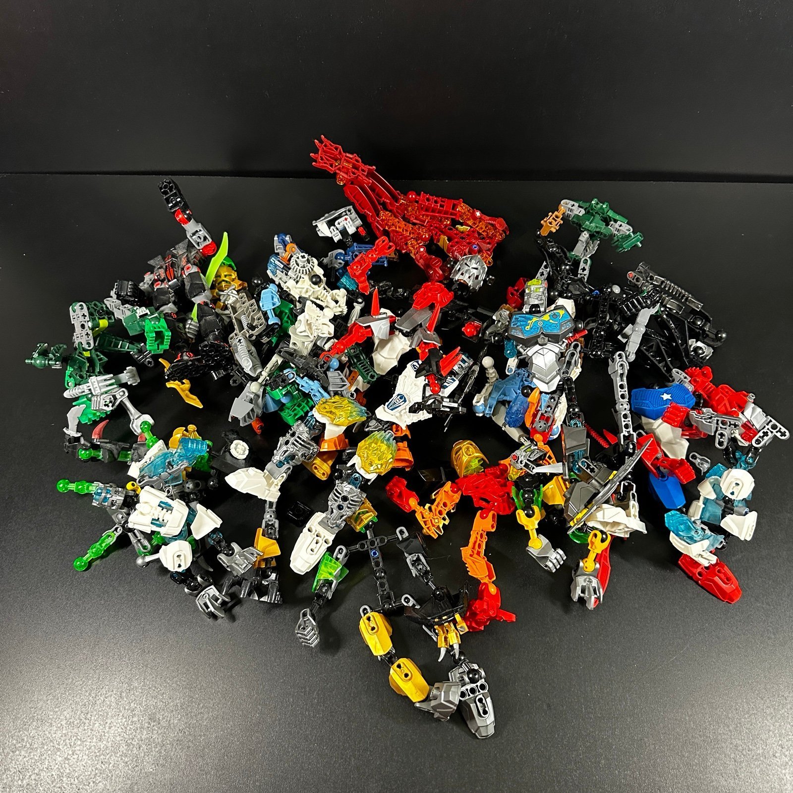 01500- lego bionicle huge lot