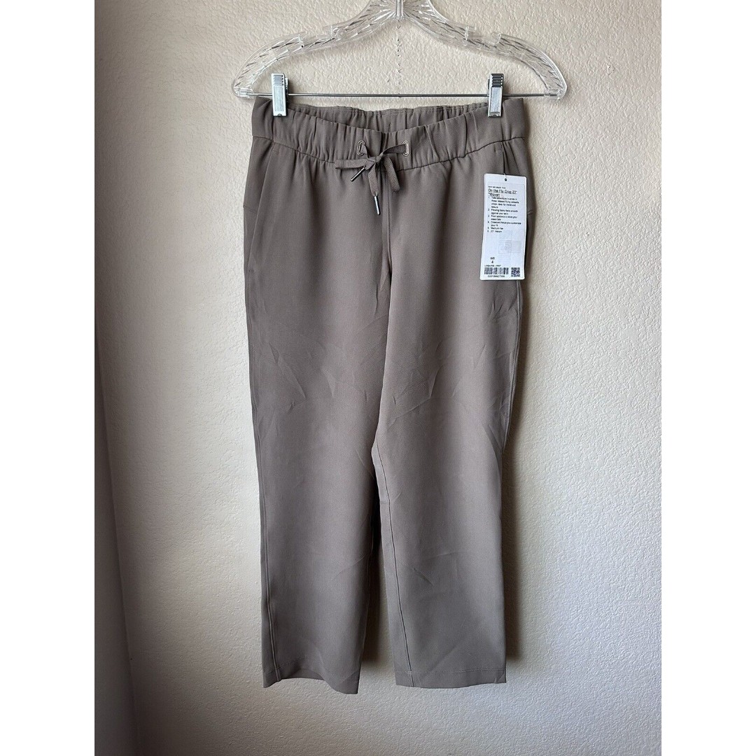 Lululemon On The Fly Crop Mid Rise 23” Woven Pants Women’s Size 4 Brown New