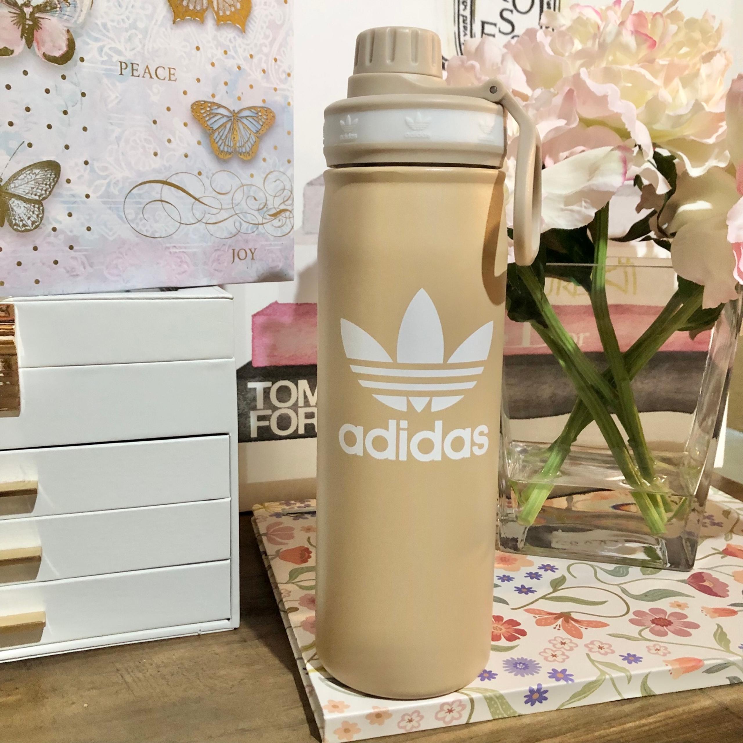 adidas Originals 600 ML 20 oz Water Bottle Insulated Stainless Steel Beige NEW