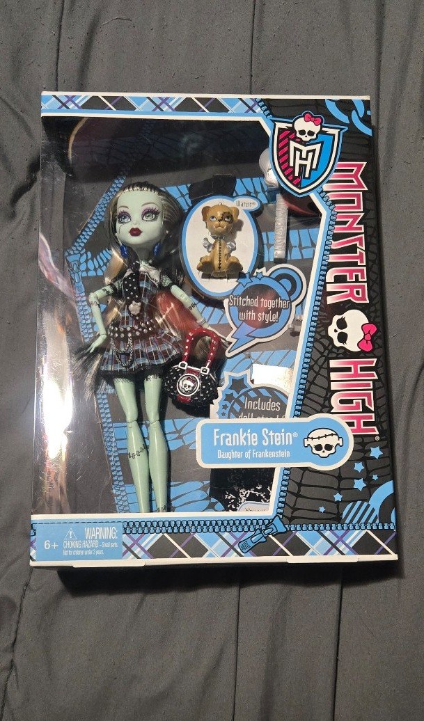 2012 BNIB frankie stein doll