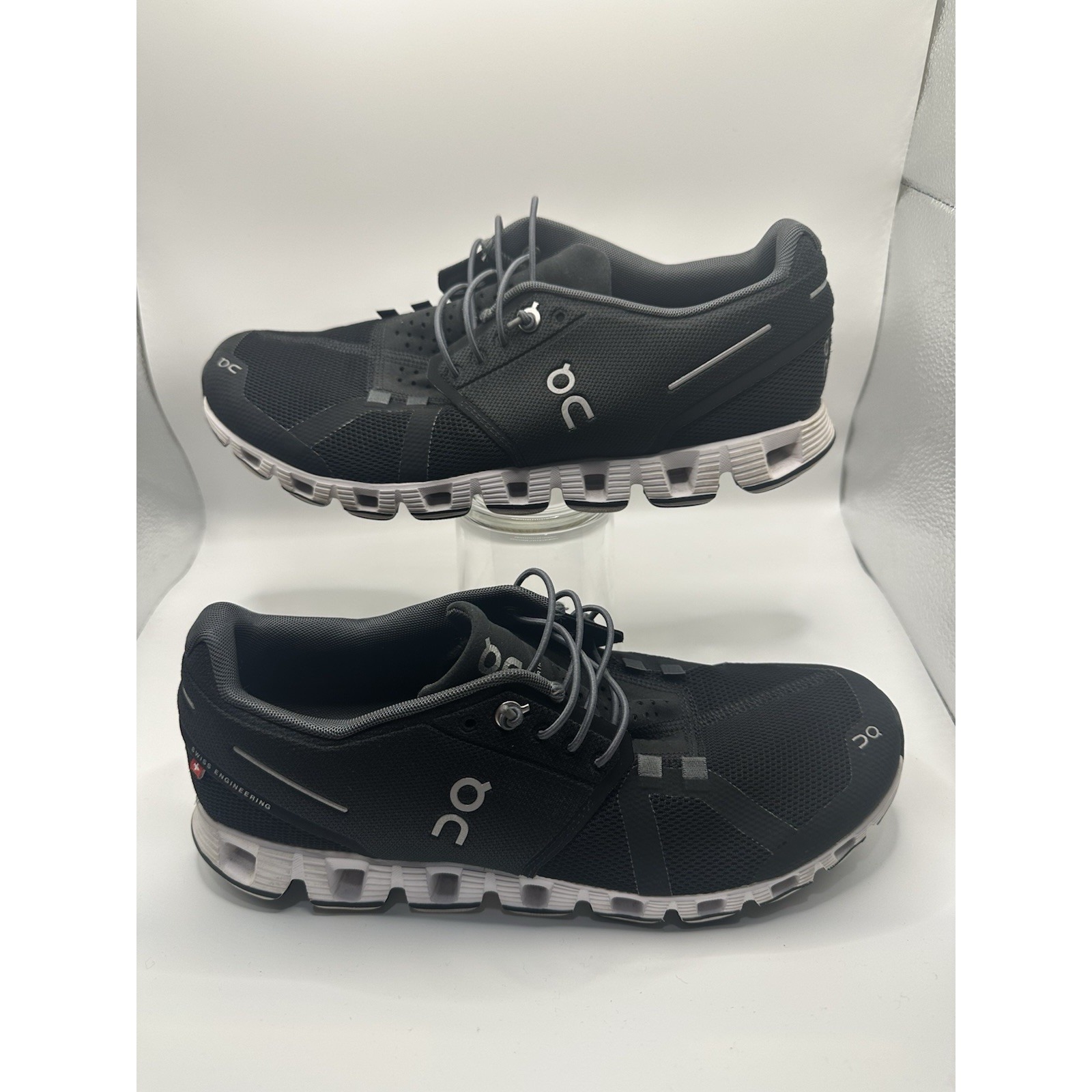 On Cloud 5 Black And White Women's Running Shoes Size 9.5