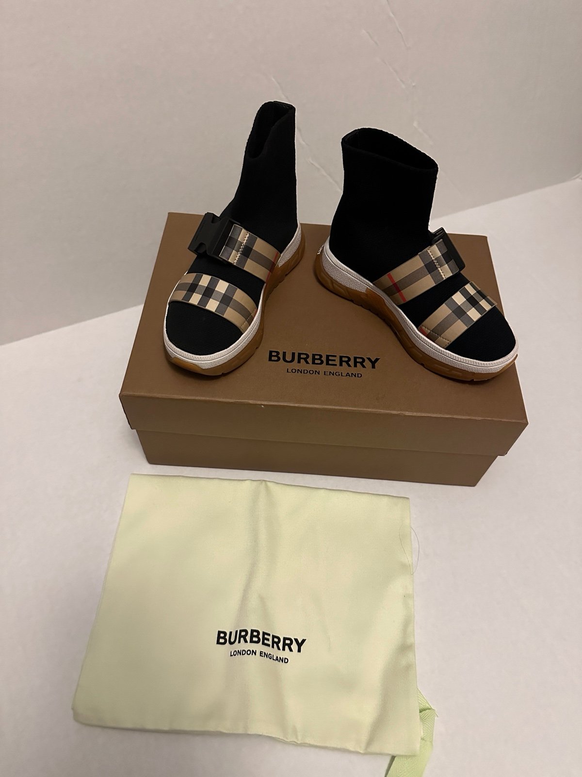 Burberry little kids unisex boy/girl union sock sneaker size 9 / eu 27