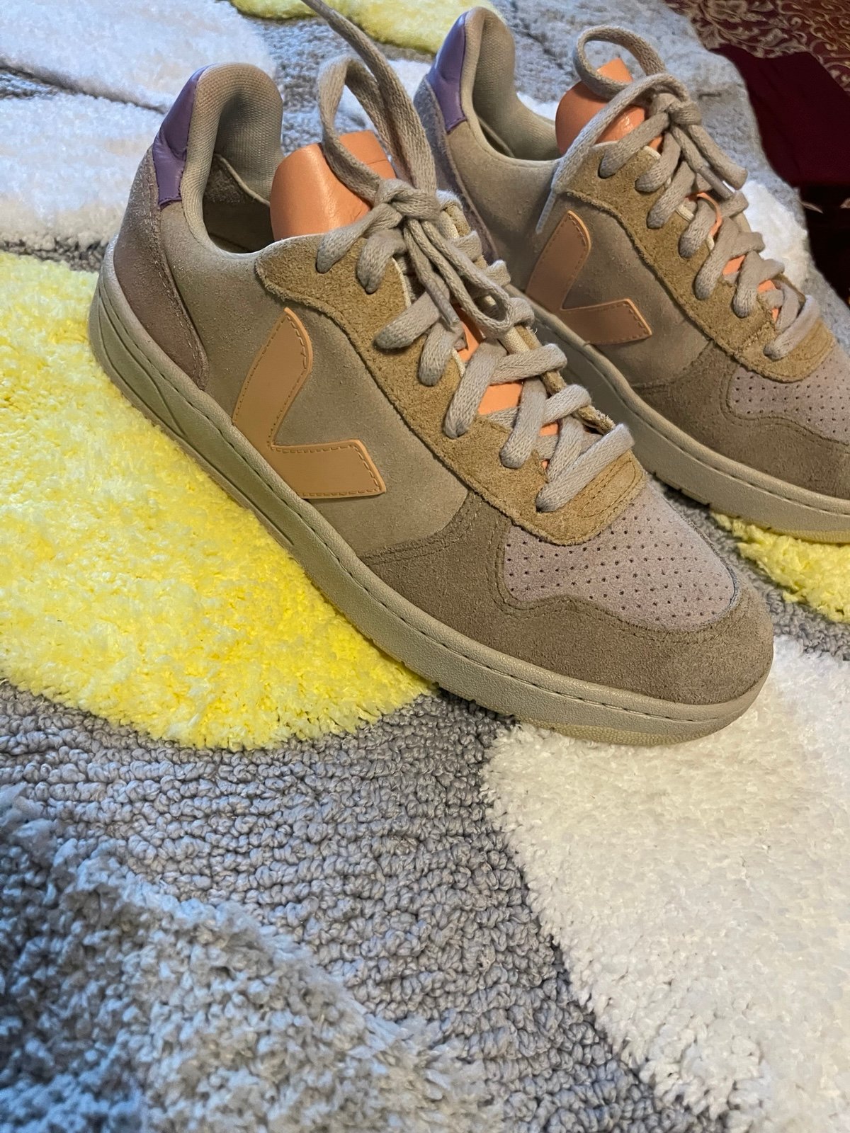 Size 8.5 VEJA women’s shoes , good conditions