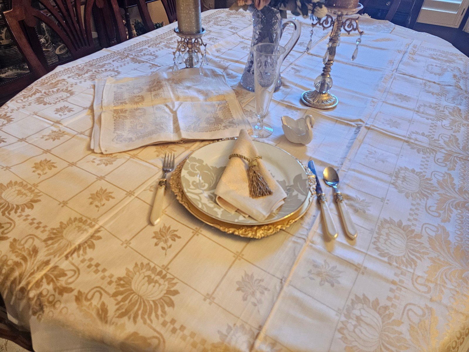 Fabulous 1940's Vtg Damask Reversible Tablecloth - 72 x53 PLUS 8 Napkins-NEW