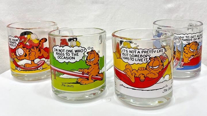 Set of 4 Garfield 1978 McDonalds Glass Mugs Coffee Cups Jim Davis Odie VTG