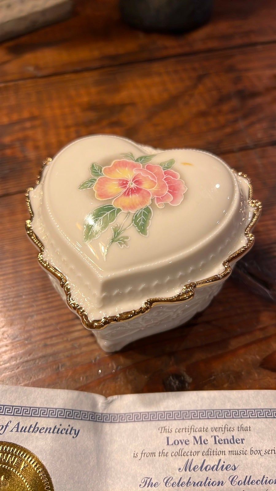 Heritage House ceramic musical jewelry box