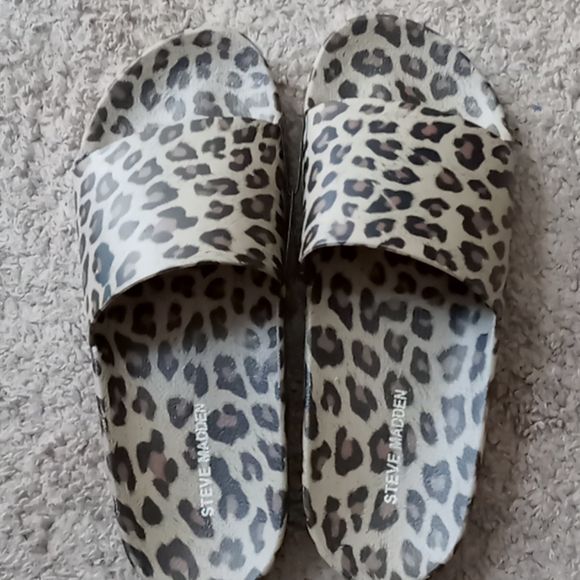 Animal skin Steve Madden slippers.