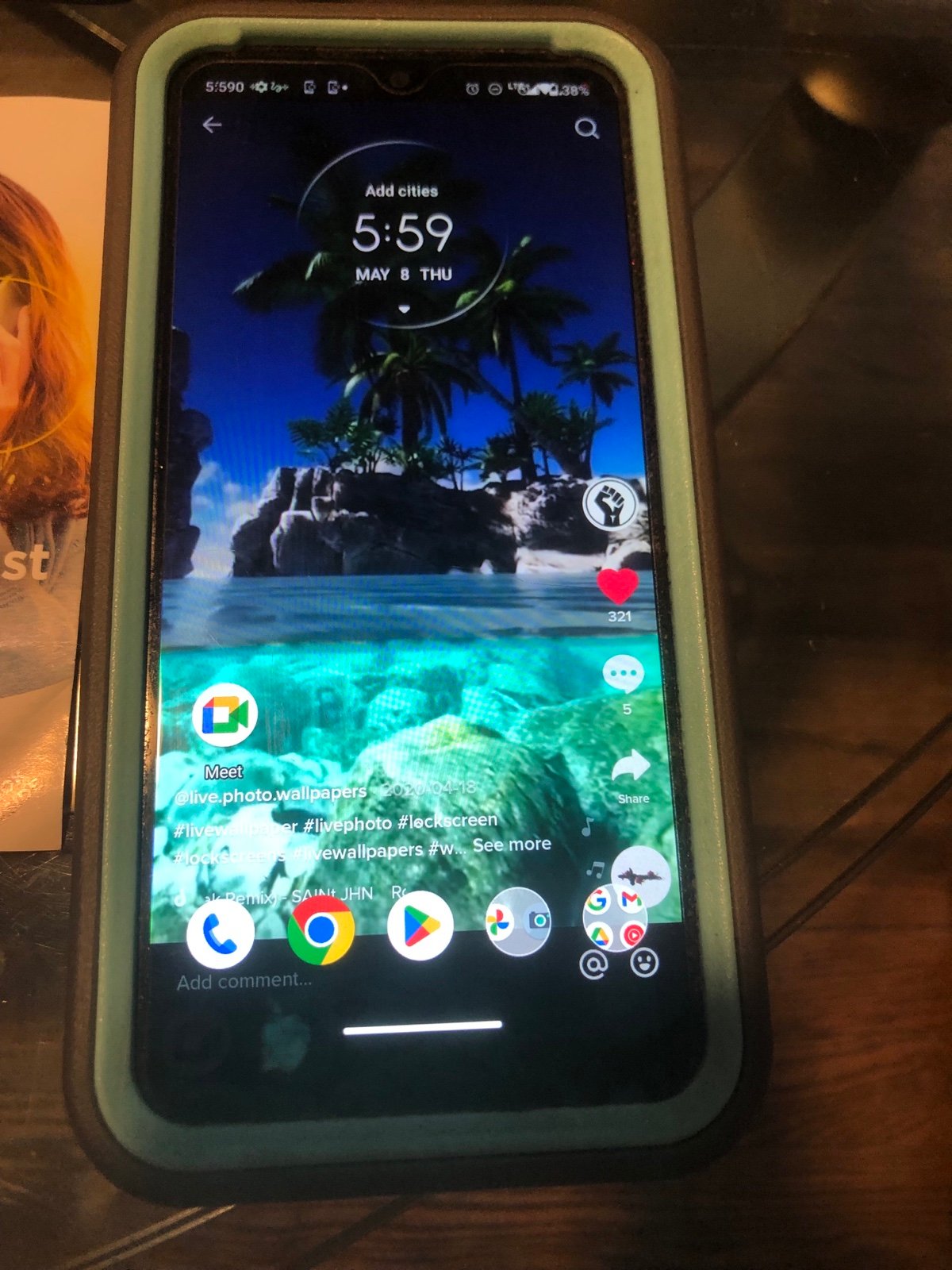 EXCELLENT CONDITION MOTO E -TRACFONE- 3 PIEACE BUNDLE!!! TWO WATERPROOF COVERS
