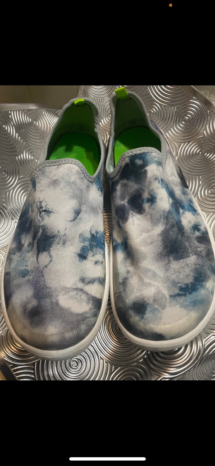 OOFOS OOmg eeZee Low Slip On Blue and White Tie Dye Size 10
