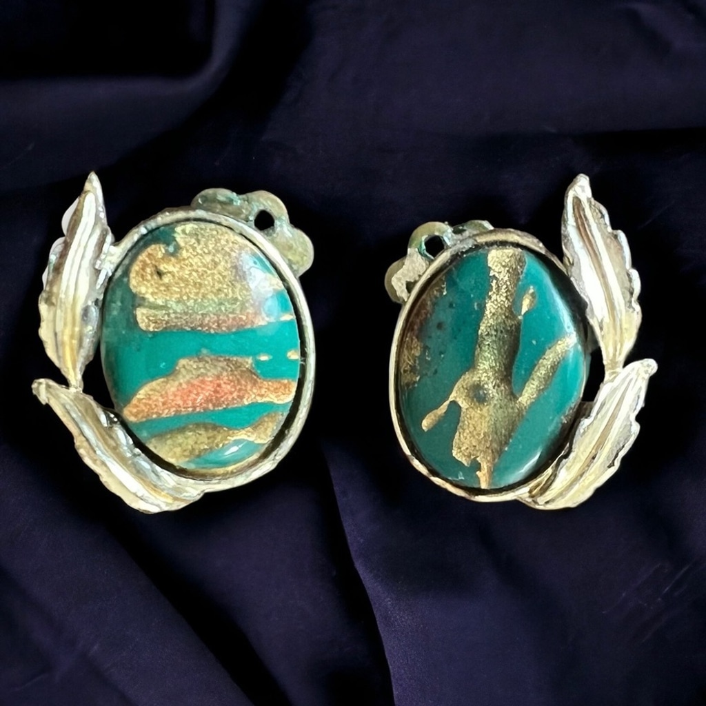 Vintage Coro Green Lucite with Gold Tone Clip On Earrings 1919-1940’s Lovely EUC