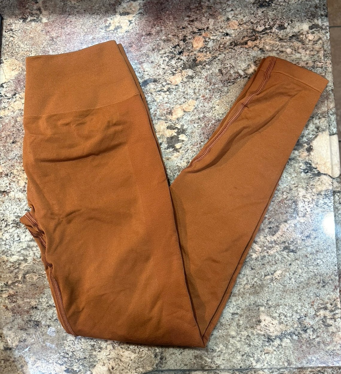 Alphalete amplify leggings in butterscotch size medium